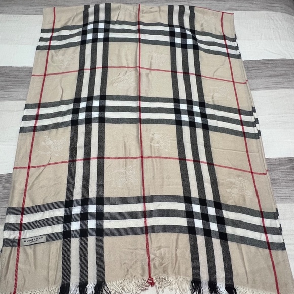 Burberry Large Cashmere Scarf - Picture 6 of 7